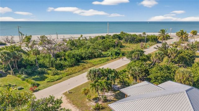 6476 Pine AVE, Sanibel, FL 33957