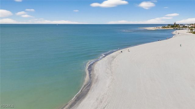 6476 Pine AVE, Sanibel, FL 33957