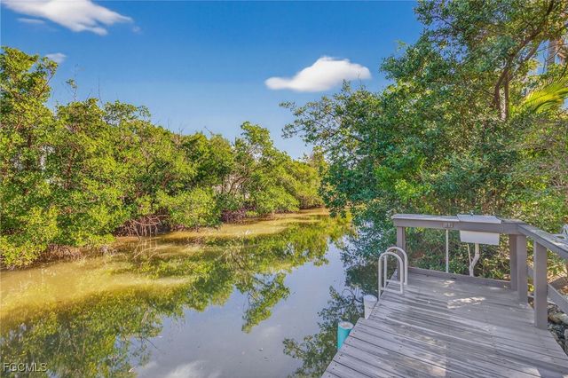 6476 Pine AVE, Sanibel, FL 33957