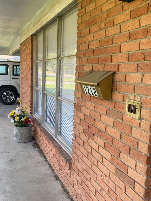 1212 Donaghey Ave., Conway, AR 72034