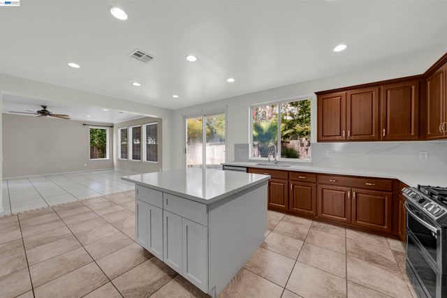 10324 Almanor Cir, Stockton, CA 95219