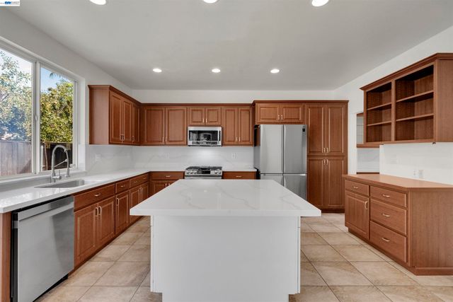 10324 Almanor Cir, Stockton, CA 95219