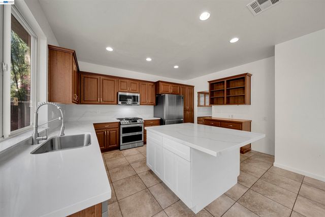 10324 Almanor Cir, Stockton, CA 95219