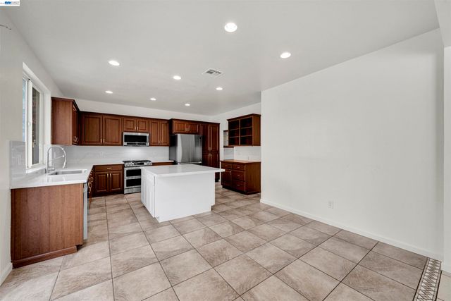 10324 Almanor Cir, Stockton, CA 95219