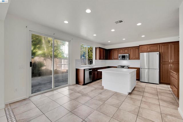 10324 Almanor Cir, Stockton, CA 95219