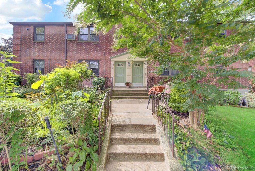 245-14 61st Avenue 0126, Douglaston, NY 11362 — exterior