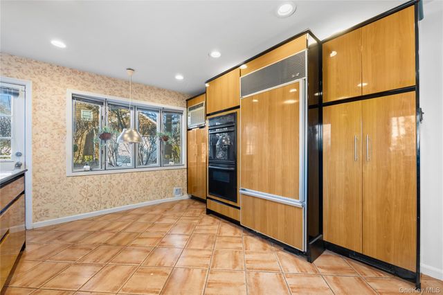 11 Searingtown Road, Searingtown, NY 11507