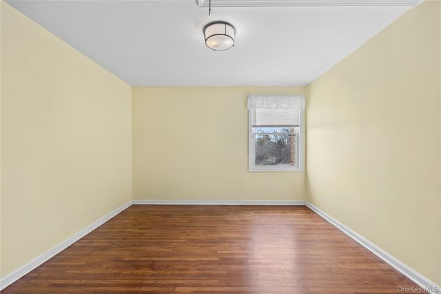 11 Searingtown Road, Searingtown, NY 11507