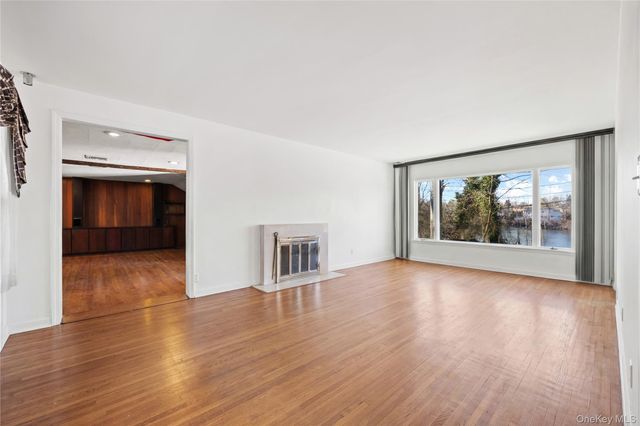 11 Searingtown Road, Searingtown, NY 11507