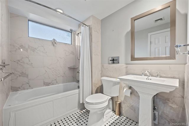 11 Searingtown Road, Searingtown, NY 11507