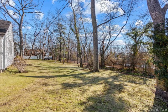 11 Searingtown Road, Searingtown, NY 11507