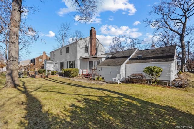 11 Searingtown Road, Searingtown, NY 11507