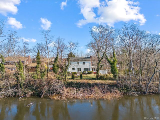 11 Searingtown Road, Searingtown, NY 11507