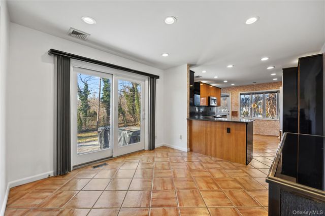 11 Searingtown Road, Searingtown, NY 11507