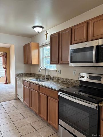 380 Woodhaven Drive, Walled Lake, MI 48390