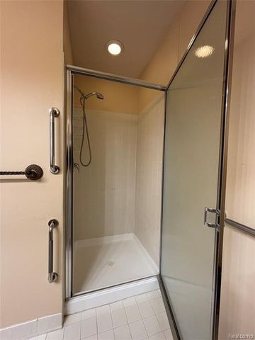 380 Woodhaven Drive, Walled Lake, MI 48390