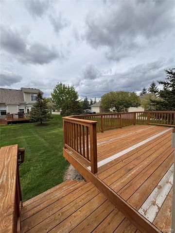 380 Woodhaven Drive, Walled Lake, MI 48390