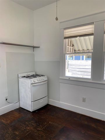 709 E 11, Houston, TX 77008