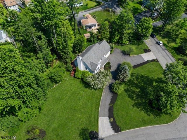 2 Log Rd, Jefferson Twp., NJ 07849