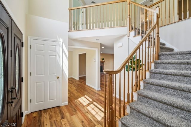 2 Log Rd, Jefferson Twp., NJ 07849