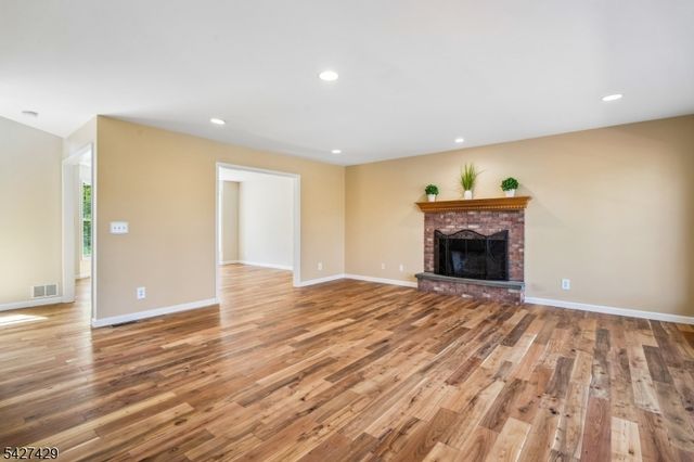2 Log Rd, Jefferson Twp., NJ 07849