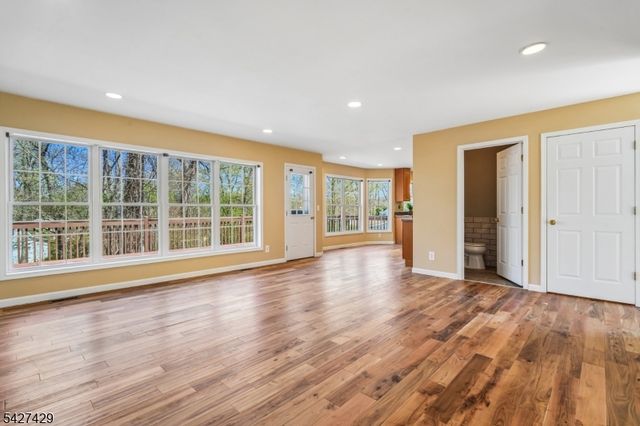 2 Log Rd, Jefferson Twp., NJ 07849