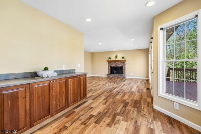 2 Log Rd, Jefferson Twp., NJ 07849