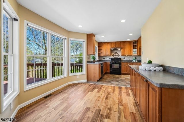 2 Log Rd, Jefferson Twp., NJ 07849