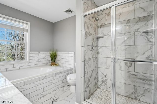 2 Log Rd, Jefferson Twp., NJ 07849