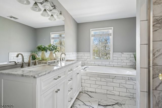 2 Log Rd, Jefferson Twp., NJ 07849