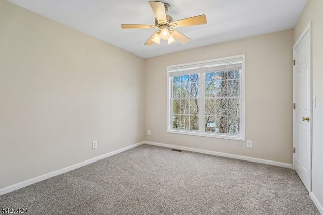 2 Log Rd, Jefferson Twp., NJ 07849