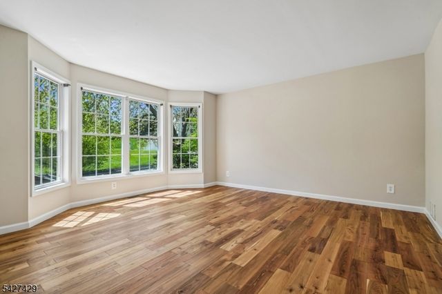 2 Log Rd, Jefferson Twp., NJ 07849