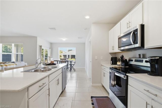 1917 SW 4th ST, Cape Coral, FL 33991