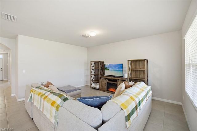 1917 SW 4th ST, Cape Coral, FL 33991