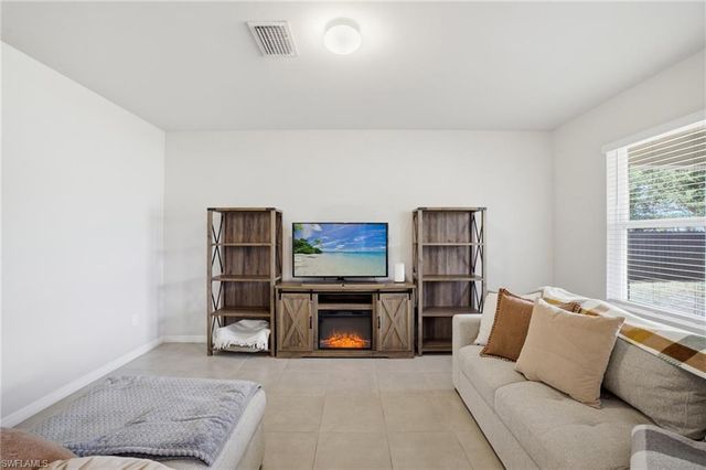 1917 SW 4th ST, Cape Coral, FL 33991