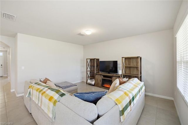 1917 SW 4th ST, Cape Coral, FL 33991