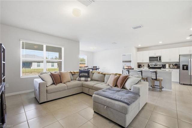 1917 SW 4th ST, Cape Coral, FL 33991