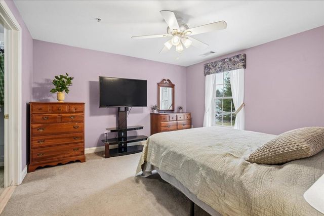 4 Crestview Cir Unit 108, Londonderry, NH 03053