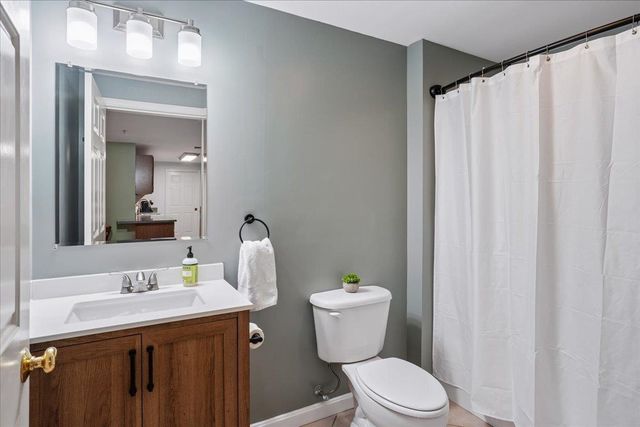 4 Crestview Cir Unit 108, Londonderry, NH 03053