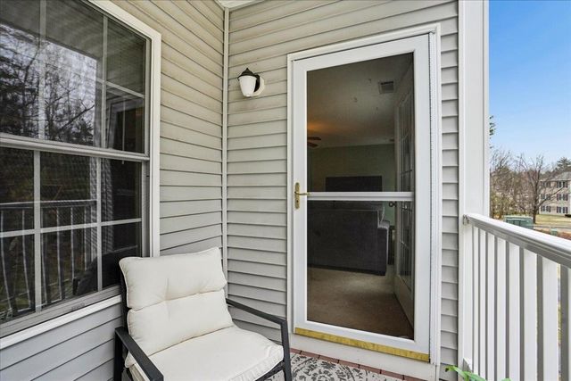 4 Crestview Cir Unit 108, Londonderry, NH 03053