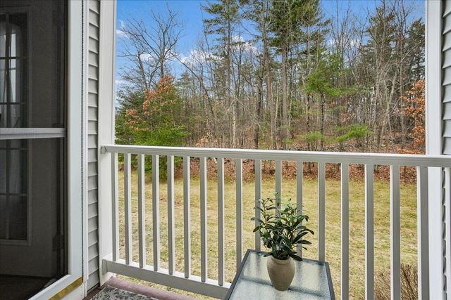 4 Crestview Cir Unit 108, Londonderry, NH 03053
