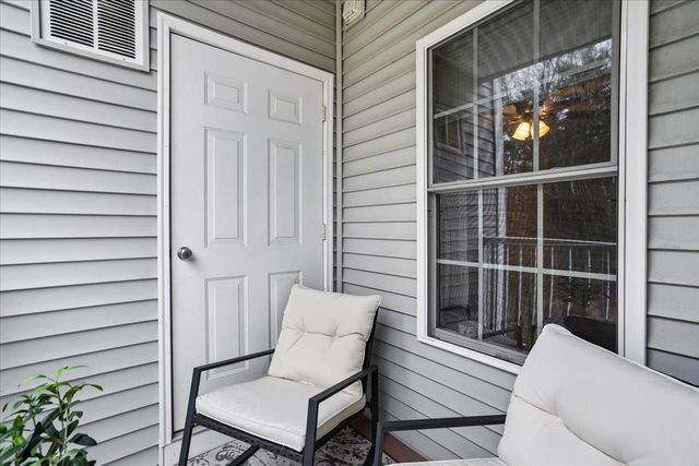 4 Crestview Cir Unit 108, Londonderry, NH 03053