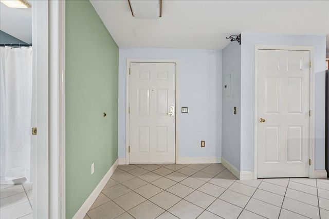 4 Crestview Cir Unit 108, Londonderry, NH 03053