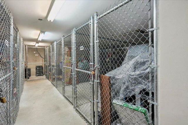 4 Crestview Cir Unit 108, Londonderry, NH 03053