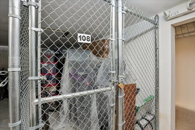 4 Crestview Cir Unit 108, Londonderry, NH 03053