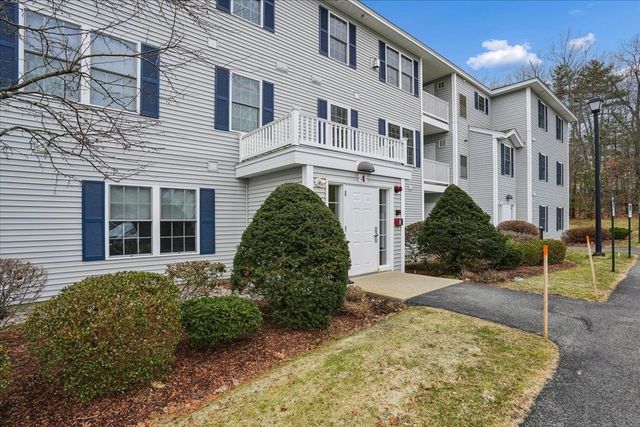 4 Crestview Cir Unit 108, Londonderry, NH 03053