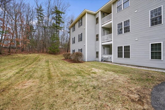4 Crestview Cir Unit 108, Londonderry, NH 03053