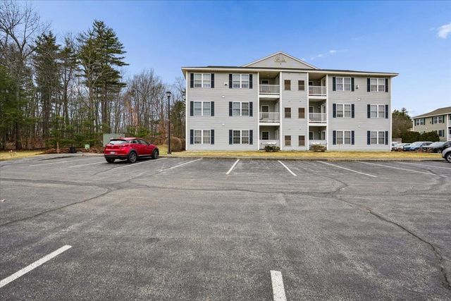4 Crestview Cir Unit 108, Londonderry, NH 03053