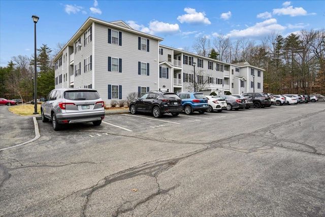 4 Crestview Cir Unit 108, Londonderry, NH 03053