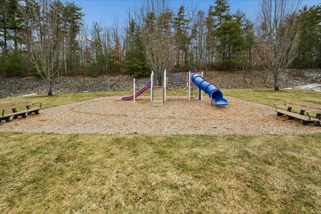 4 Crestview Cir Unit 108, Londonderry, NH 03053